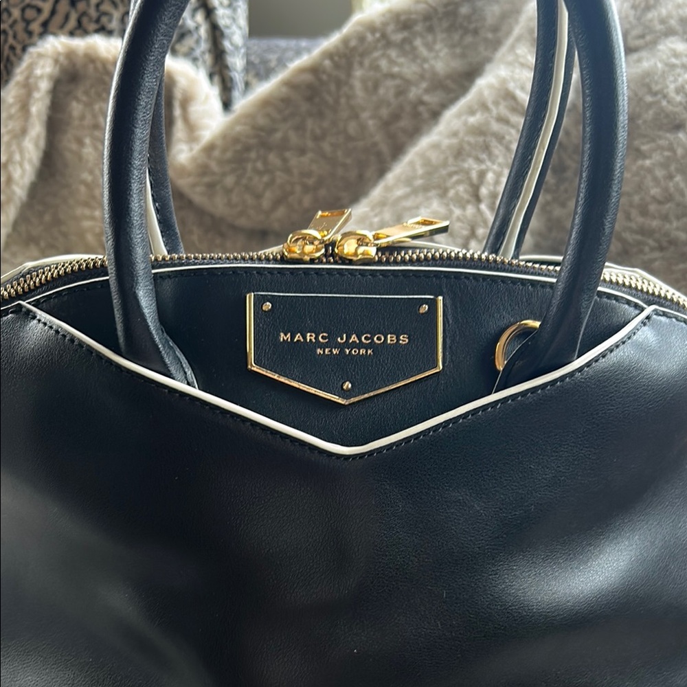 Marc Jacobs Black Satchel with Gold Hardware and Structured Design - Picture 2 of 10